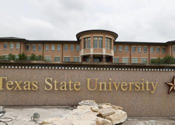 Texas envía antimotines para detener a estudiantes propalestinos