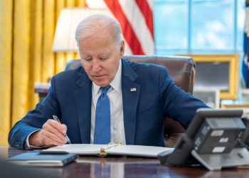 Biden firma la ley que da ayuda militar a Ucrania e Israel y acorrala a TikTok