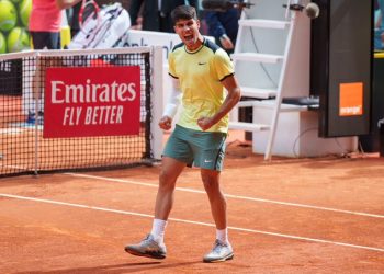 Alcaraz avasalla a Shevchenko e irrumpe en tercera ronda del Mutua Madrid