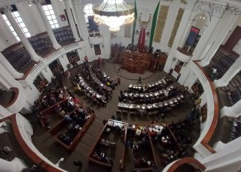 Cinco diputados e igual número de legisladoras suplentes se integran al Congreso capitalino