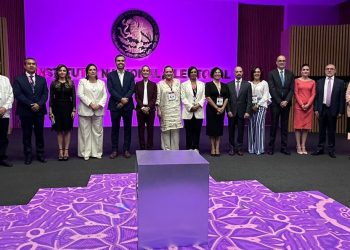 En primer debate, falla el reloj y candidatos se atacan