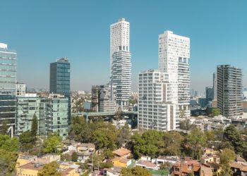 “Buscamos poner freno a la mercantilización de viviendas (CDMX)”: Clark