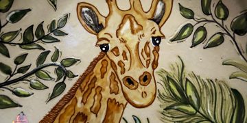 La popularidad de la jirafa Benito llega a las artesanías de talavera