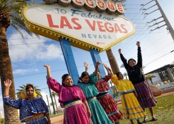 Mujeres rarámuris corren maratón de Los Ángeles a Las Vegas