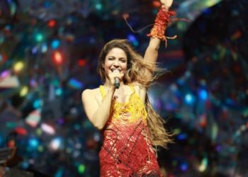Shakira anuncia su nueva gira en Coachella durante su aparición sorpresa con Bizarrap