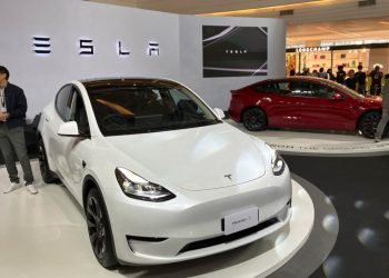Tesla anuncia reducción de más del 10% de su plantilla global