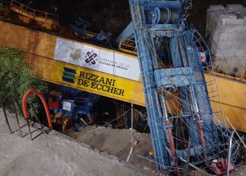 Se desploma grúa en Tren Interurbano México-Toluca