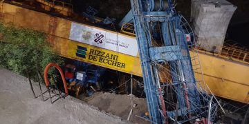 Se desploma grúa en Tren Interurbano México-Toluca