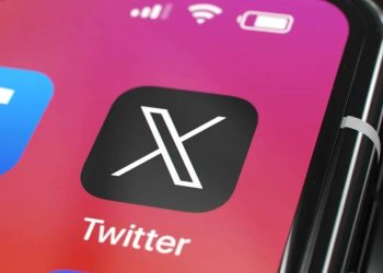 La red social X restablece gratuitamente la insignia azul de verificación