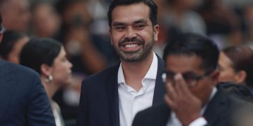 Máynez retoma campaña y señala ataques de expresidente