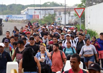 A días de las elecciones, caravana migrante parte del sur de México