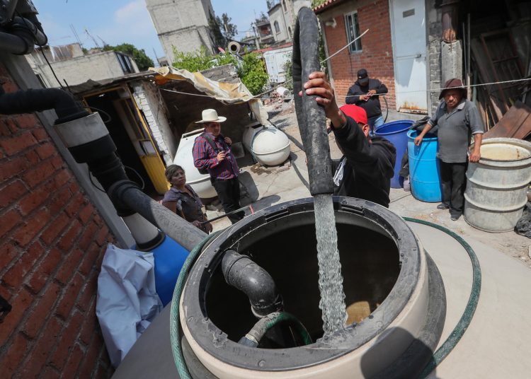 Alcalde de Texcoco intermedia en conflicto de piperos: logran tregua para suministro de agua / imagen ilustrativa / FOTO EFE