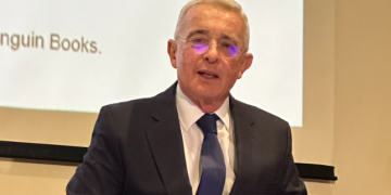 La Fiscalía colombiana acusa formalmente al expresidente Álvaro Uribe