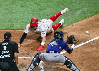Diablos vuelven a dejar tendidos a Conspiradores y barren la serie