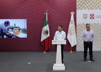 CDMX ha entregado 140 mil raciones de agua a transeúntes