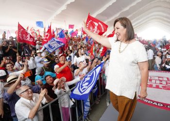Brutal mensaje de odio si AMLO no pone la bandera en el Zócalo, advierte Xóchitl Gálvez