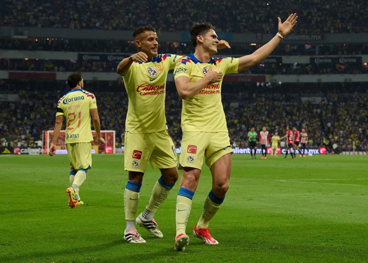 Israel Reyes celebrate this goal 1-0 with Jonathan Dos Santos of America during the Semifinals second leg match between America and Guadalajara as part of the Torneo Clausura 2024 Liga BBVA MX at Azteca Stadium on May 18, 2024 in Mexico City, Mexico.