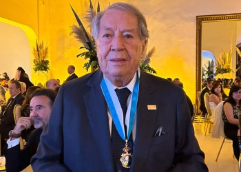 Edilberto Huesca recibe reconocimiento al mérito empresarial