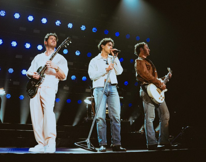 FOTO X @jonasbrothers