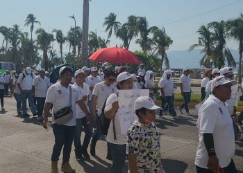 En Guerrero marchan miles de trabajadores para conmemorar el día del trabajo