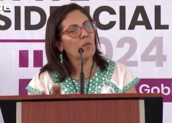 El uso del color rosa no es exclusivo de nadie; Claudia Zavala