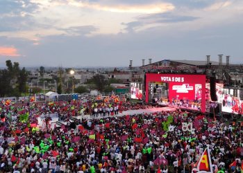 Chema Tapia cierra campaña ante 15 mil personas