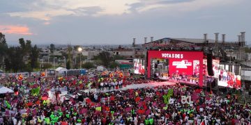 Chema Tapia cierra campaña ante 15 mil personas