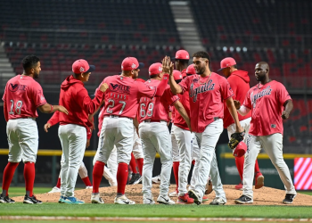 El Águila gana el juego tres en el Alfredo Harp