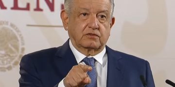 López Obrador tacha a Ceci Flores de ser peón de los conservadores