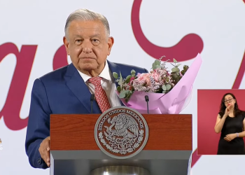 AMLO festeja a madres mexicanas