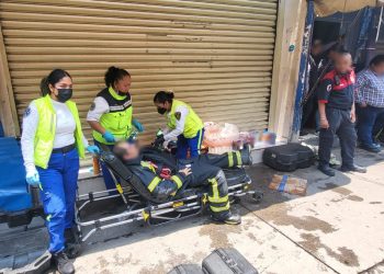 9 bomberos resultaron intoxicados tras incendio en el Centro