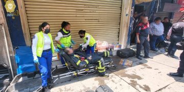 9 bomberos resultaron intoxicados tras incendio en el Centro