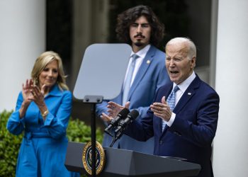 Biden aprovecha el 5 de Mayo para criticar los planes migratorios de Trump