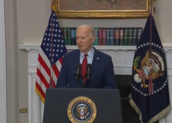 Biden condena violencia de manifestantes en la Universidad de California