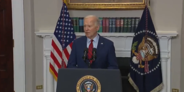 Biden condena violencia de manifestantes en la Universidad de California