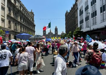 Autoridades capitalinas estiman 95 mil asistentes en el Zócalo por “Marea Rosa”