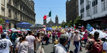 Autoridades capitalinas estiman 95 mil asistentes en el Zócalo por “Marea Rosa”