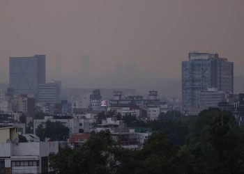 Persiste la contingencia ambiental; el domingo no circulan estos autos