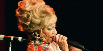 Celia Cruz, la "primera artista latina" con una voz recreada por inteligencia artificial