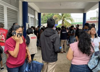 AMLO pide a escuela de Coatzacoalcos no dejarse intimidar por extorsiones