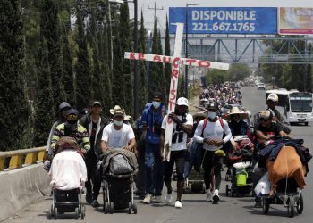 Cerca de 600 migrantes arriban al centro de México