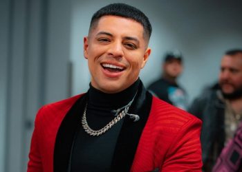 Eduin Caz denuncia robo de joyas tras concierto