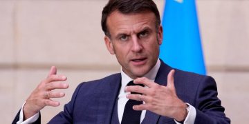 Macron critica paro en universidades por estudiantes propalestinos