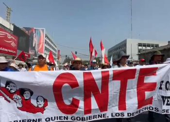 Maestros inician paro general y tildan de “burla” la reciente subida salarial