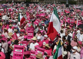 La bandera no será izada durante marcha “Marea Rosa”, advierte AMLO