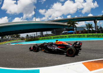 Verstappen manda en la primera práctica de Miami