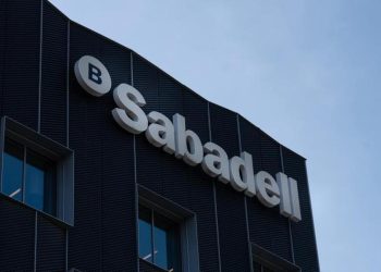 El BBVA propone al Sabadell un canje de una acción suya por 4,83 títulos del banco catalán