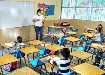 Para padres y docentes, la educación es pilar en la vida de las persona