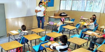 Para padres y docentes, la educación es pilar en la vida de las persona