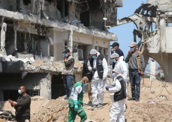 Hallan cadáveres en fosas comunes en el hospital Shifa de Gaza